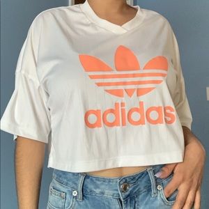 Adidas White Shirt 🍑